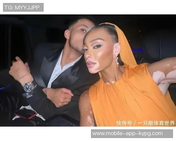 库兹马的超模女友分享观赛美照与对的人甜蜜恋爱令人羡慕